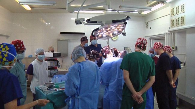 Волинські лікарі з канадськими колегами відновлюють обличчя пораненому воїну. ВІДЕО