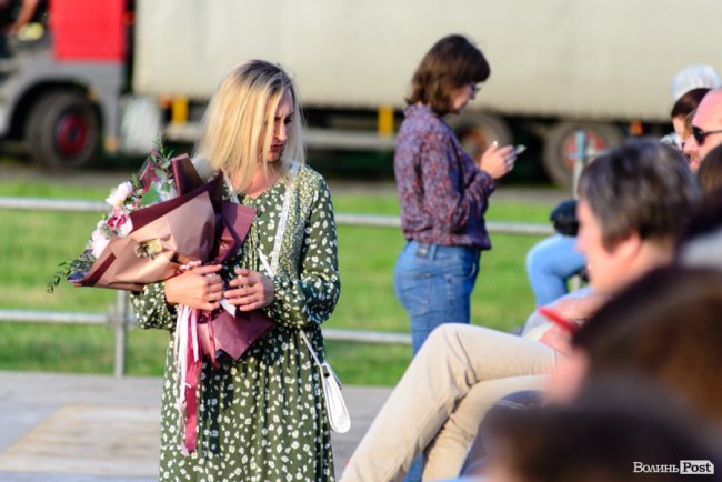 До Винника – навіть на милицях. ФОТОРЕПОРТАЖ із грандіозного концерту у Луцьку