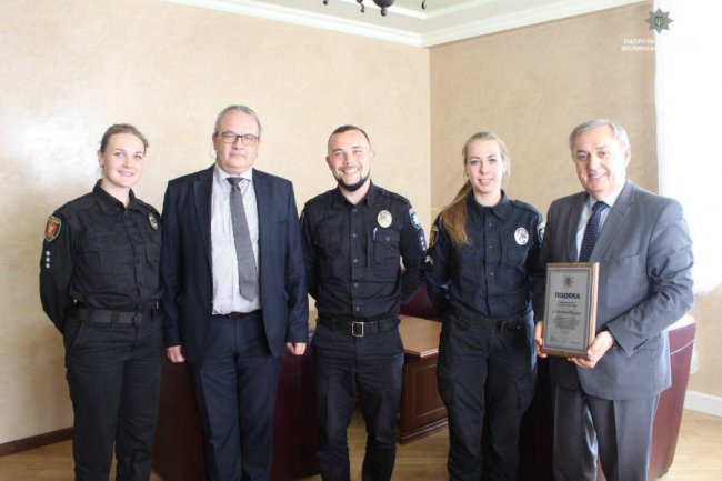 Завдяки співпраці патрульних та Генконсульства Польщі тисячі волинських школярів стали «світлодітьми»