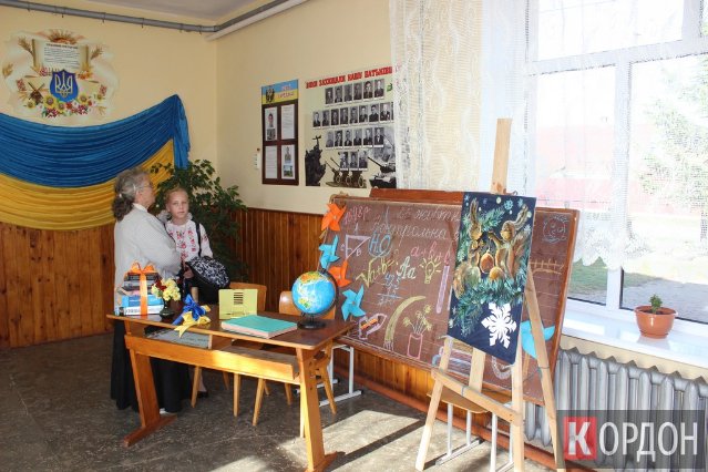 З танцями, хором і священником: школа на Волині весело «відгуляла» 90-річний ювілей. ФОТО