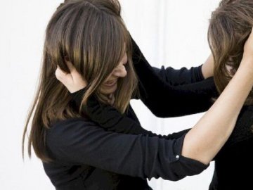 У Луцьку на Соборності побилися жінки, одній зламали ніс