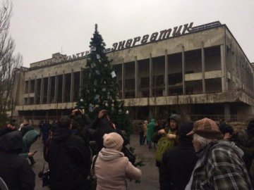 У Прип'яті вперше за 33 роки встановили новорічну ялинку