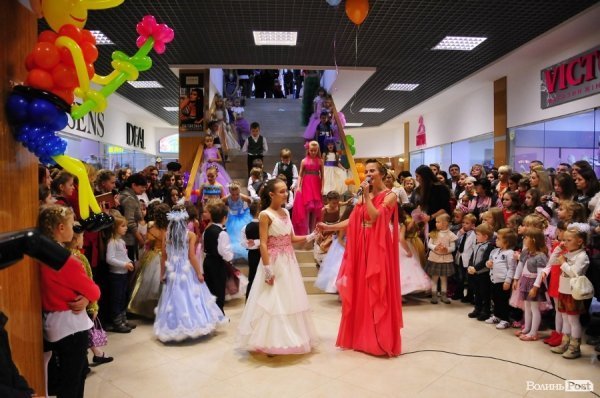 У Луцьку відбувся «Бал у Попелюшки»