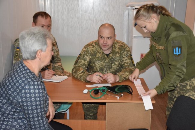 Військові з волинської бригади допомагають лікувати мешканців Донбасу. ФОТО