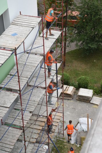 Ремонт фасаду, покрівлі та заміна вікон: у Луцьку комплексно термомодернізують школу. ФОТО