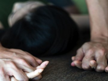 Моторошні деталі зґвалтування вітчимом 13-річної падчерки на Волині, від якого дівчинка народила дитину