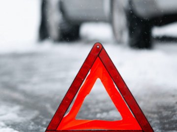 На Волині зіткнулися дві автівки: водія та пасажира госпіталізували