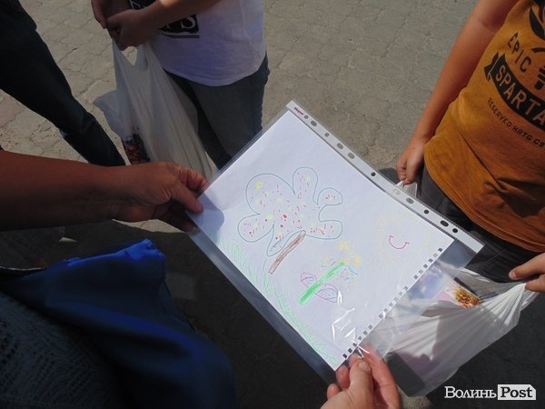 Лучани відправляють речі та продукти для учасників АТО. ФОТО