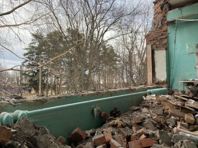 Окупанти обстріляли лікарню у Сумській області: загинув підліток. ФОТО