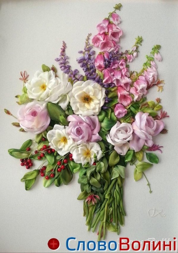 Унікальні квіти з шовкових стрічок. ФОТО