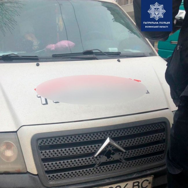 У Луцьку оштрафували водія, який перевозив дитину без автокрісла