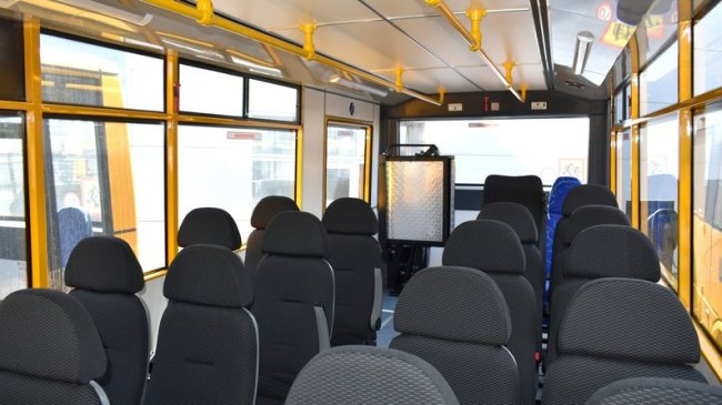 Ще 5 нових шкільних автобусів передали громадам на Волині