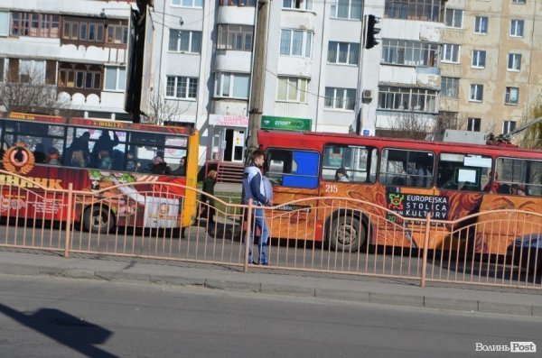 У Луцьку громадські активісти провели «дорожній» флешмоб. ФОТО