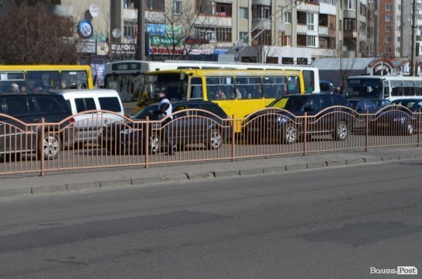 У Луцьку громадські активісти провели «дорожній» флешмоб. ФОТО