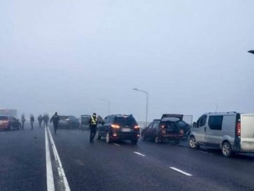 У Львові зіштовхнулись одразу 27 автомобілів