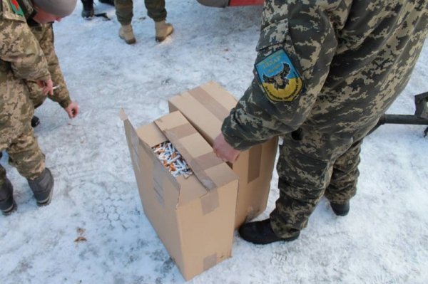 Волиняни подарували джип українським військовим. ФОТО