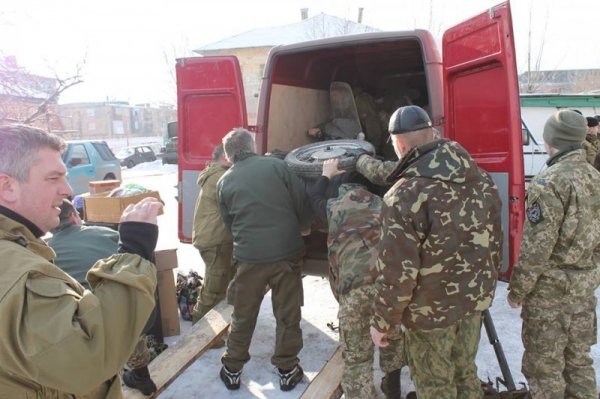 Волиняни подарували джип українським військовим. ФОТО