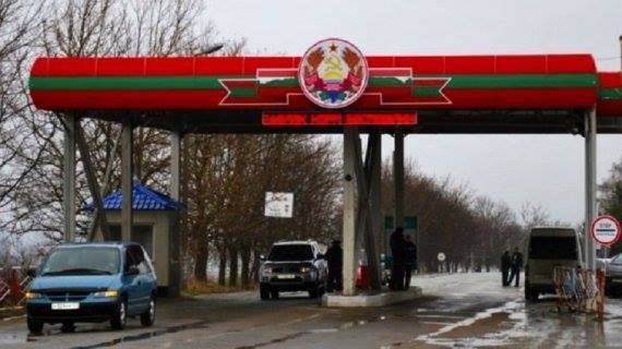 Такий герб зустрічає на пункті пропуску на територію Придністров’я. Привіт, СРСР!