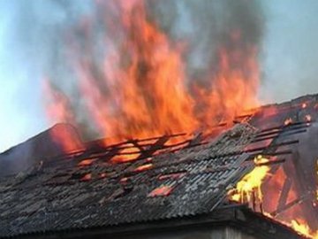 На Волині горіли хата-пустка і цегляний житловий будинок 