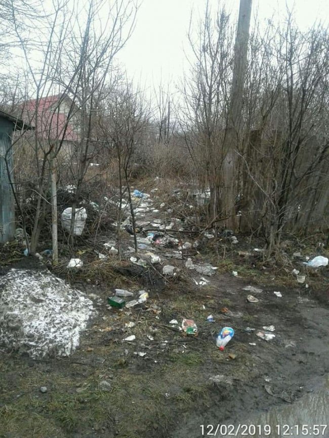 Лучани поїхали за кордон, кинувши напризволяще загиджену земельну ділянку