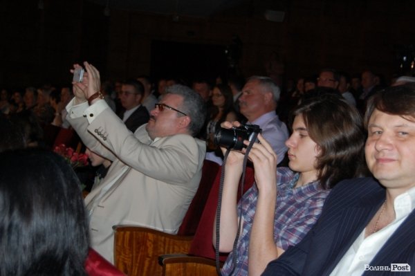 Як мама тішиться знімає її родина