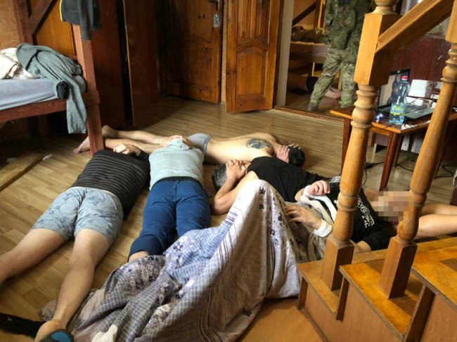 На Рівненщині викрили злочинну групу, яка викрадала людей під приводом лікування. ФОТО