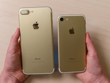 ПриватБанк відправив перші iPhone 7 фрілансерам*