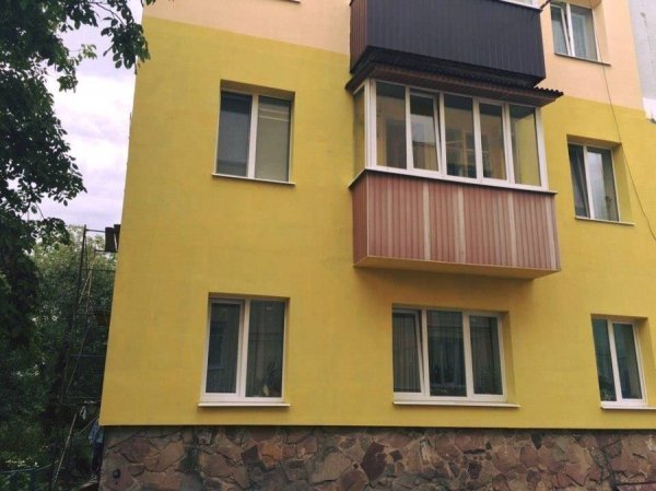 У Луцьку громада спільно з депутатом від свого округу утеплює будинок. ФОТО