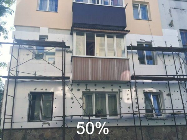 У Луцьку громада спільно з депутатом від свого округу утеплює будинок. ФОТО