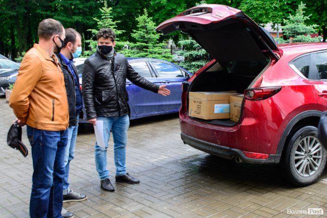 Дві волинські лікарні отримали 1400 швейцарських ІФА-тестів, що визначають антитіла до COVID-19. ФОТО