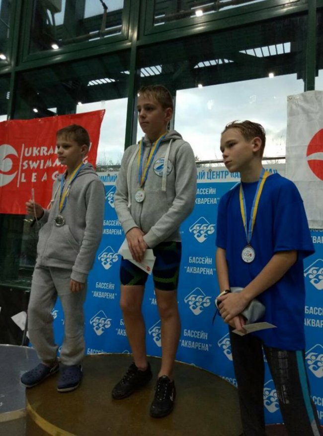 Медальний феєрверк: луцькі плавці вибороли в Харкові низку нагород. ФОТО
