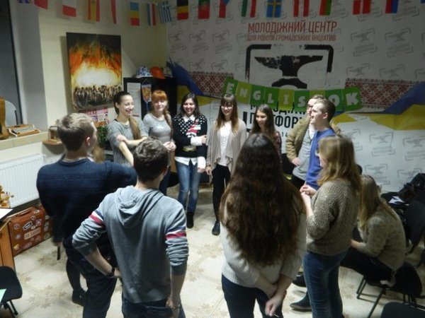 Молодь у Луцьку популяризує англійську. ФОТО
