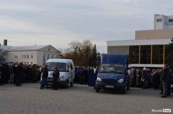 Лучани провели в останню путь бійця, що загинув під Іловайськом. ФОТО