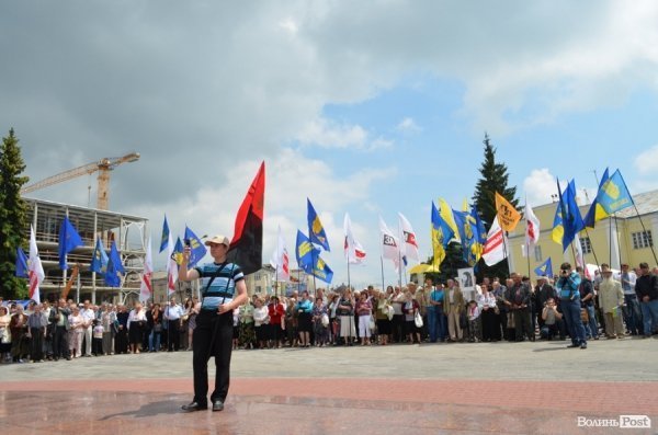 Луцьк вийшов на віче - захищати мову. ФОТО
