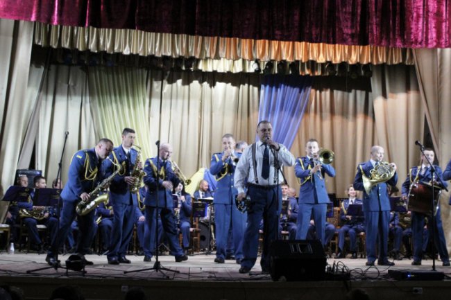 На Волині артисти ЗСУ дали концерт разом з фіналісткою «Голос. Діти-3». ФОТО