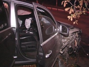 У Києві в аварії у Porsche відлетіло два колеса. ФОТО