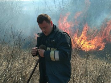 У Луцьку на Львівській горіло 5 гектарів сухої трави