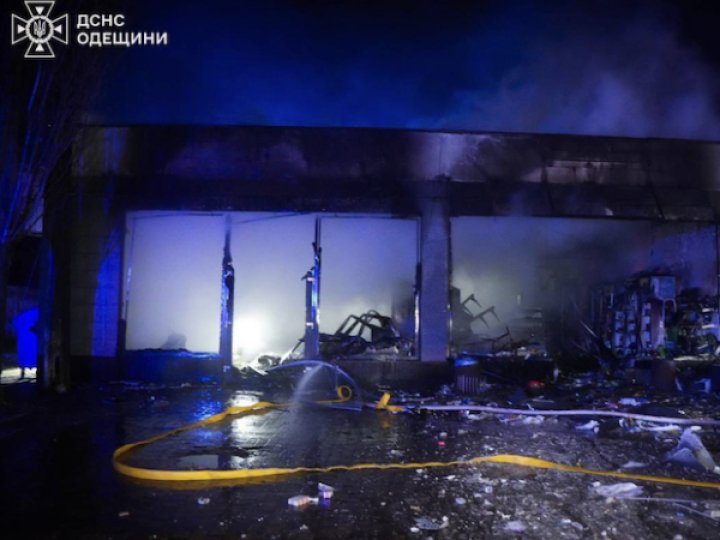 Нічна атака росії: в Одесі поцілили обʼєкт інфраструктури, у Дніпрі - в адмінбудівлю
