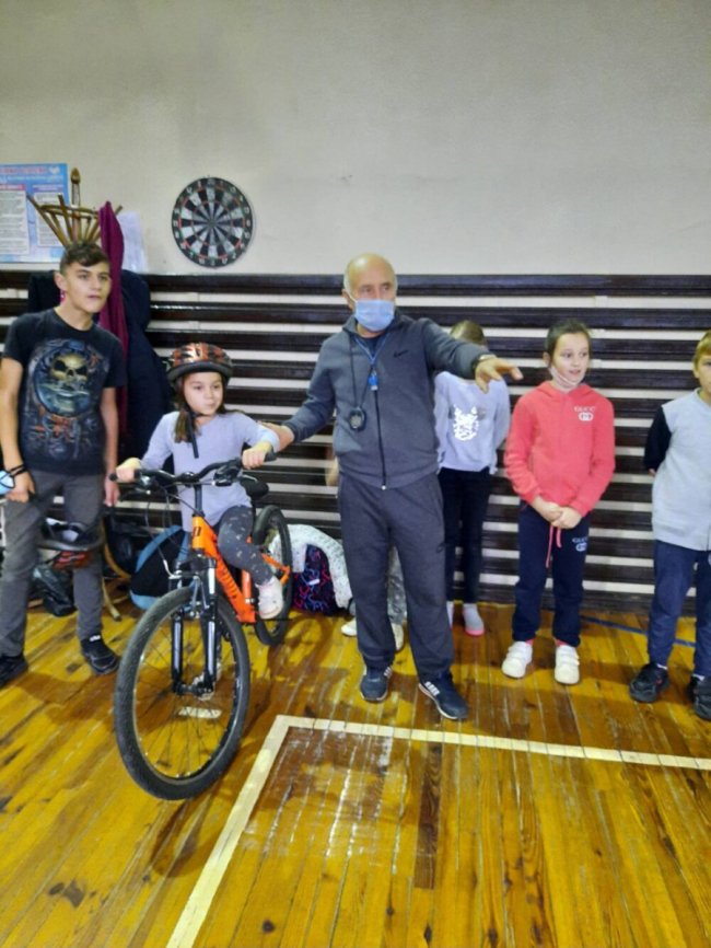 Поблизу Луцька школярі влаштували велоралі у спортзалі. ФОТО