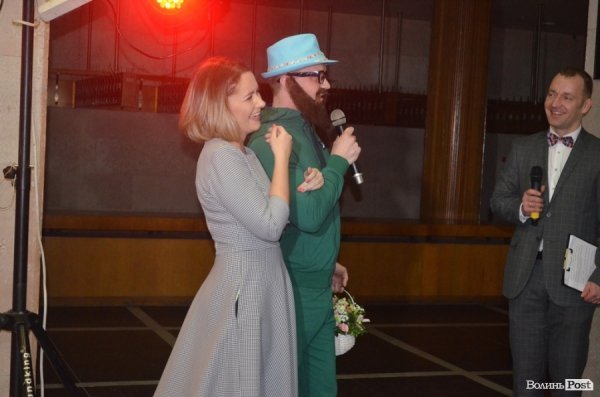 У Луцьку показали «весілля по-новому». ФОТО