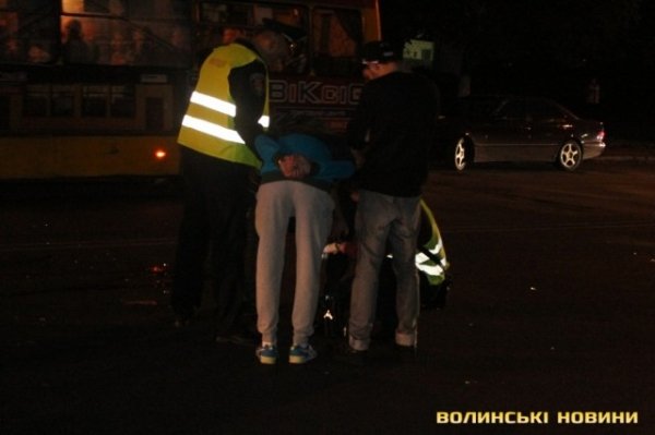 У Луцьку - смертельна аварія на переході. ФОТО