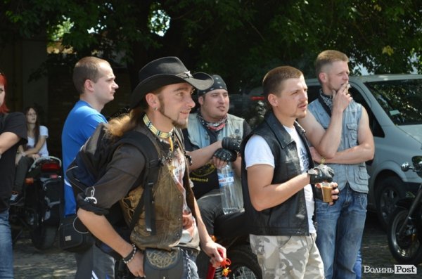 Під Луцьком - тусовка байкерів. ФОТО
