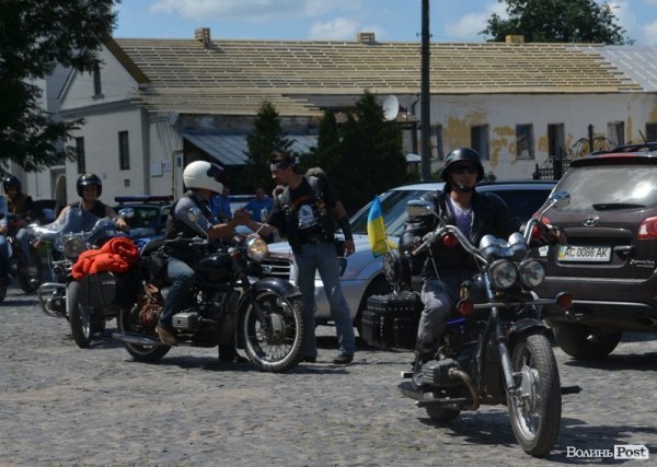 Під Луцьком - тусовка байкерів. ФОТО