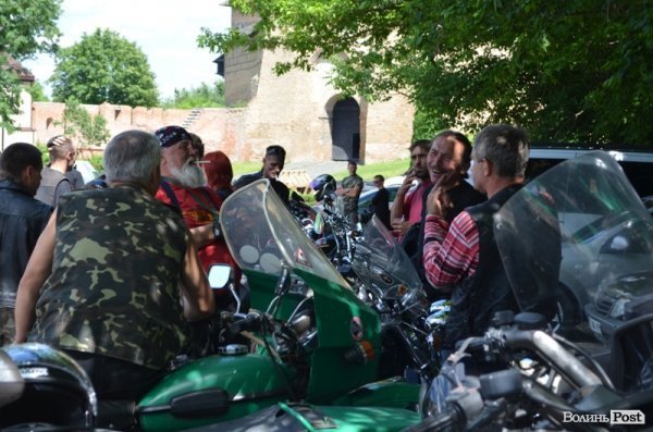 Під Луцьком - тусовка байкерів. ФОТО