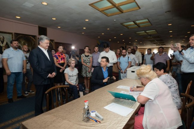 «Політичний спецназ, який не допустить реваншу»: «Європейська Солідарність» подала списки до ЦВК 