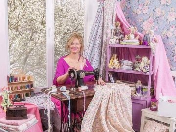 Лучанка шиє незвичні ляльки, які «живуть» у різних куточках світу. ФОТО