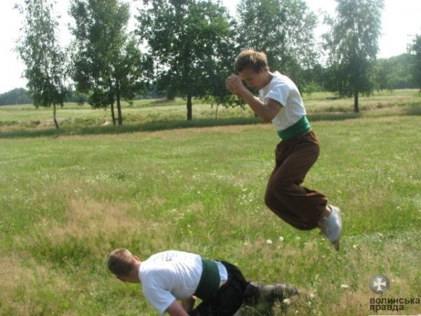 Під Луцьком козаки махали шаблями і стріляли з гармати. ФОТО