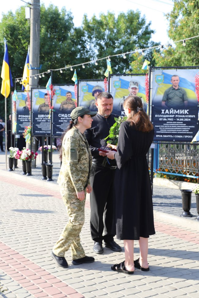 В громаді на Волині родинам полеглих воїнів вручили посмертні ордени «За мужність»