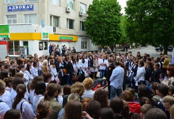 У Луцьку на вулиці вчили рятувати людей. ФОТО