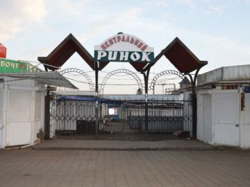 У Луцьку частину землі на Старому ринку віддали паркувальному підприємству